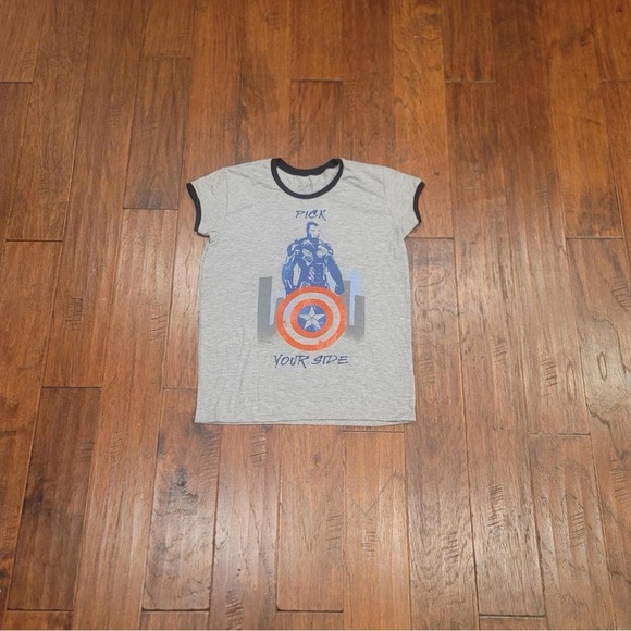 XL Juniors Marvel Tee - Picture 8 of 8